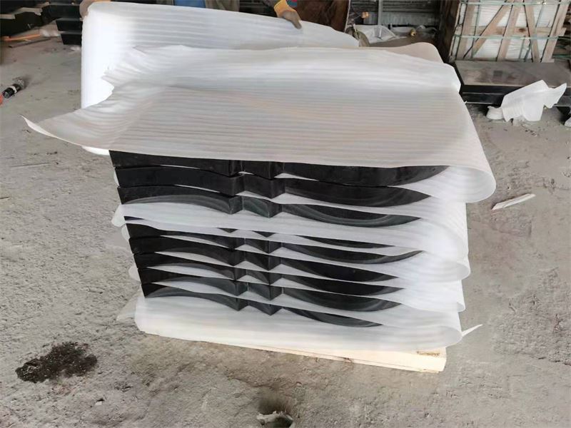 monments pack with foam
