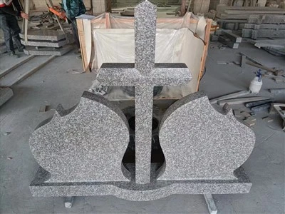 G664 Granit Cross Gravsten