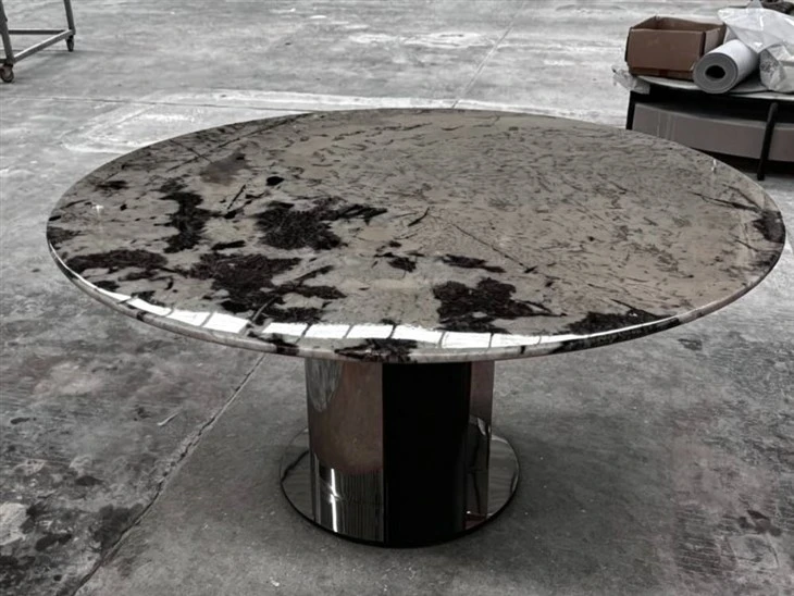 Pandora Dining Table