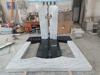 Monument af hvid marmor
